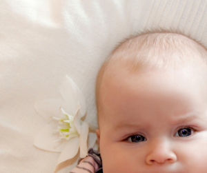 Read more about the article Porque é que o bebé tem um olho mais fechado do que o outro?